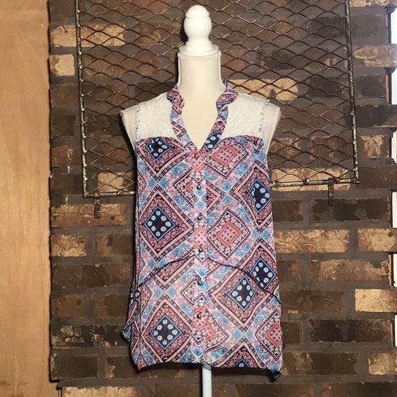 Zac & Rachel Tops - Zac & Rachel hi low sleeveless blouse geo pattern